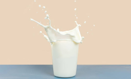 PARECE LEITE, MAS NÃO É Como a fórmula para produtos lácteos foi empobrecida no Brasil