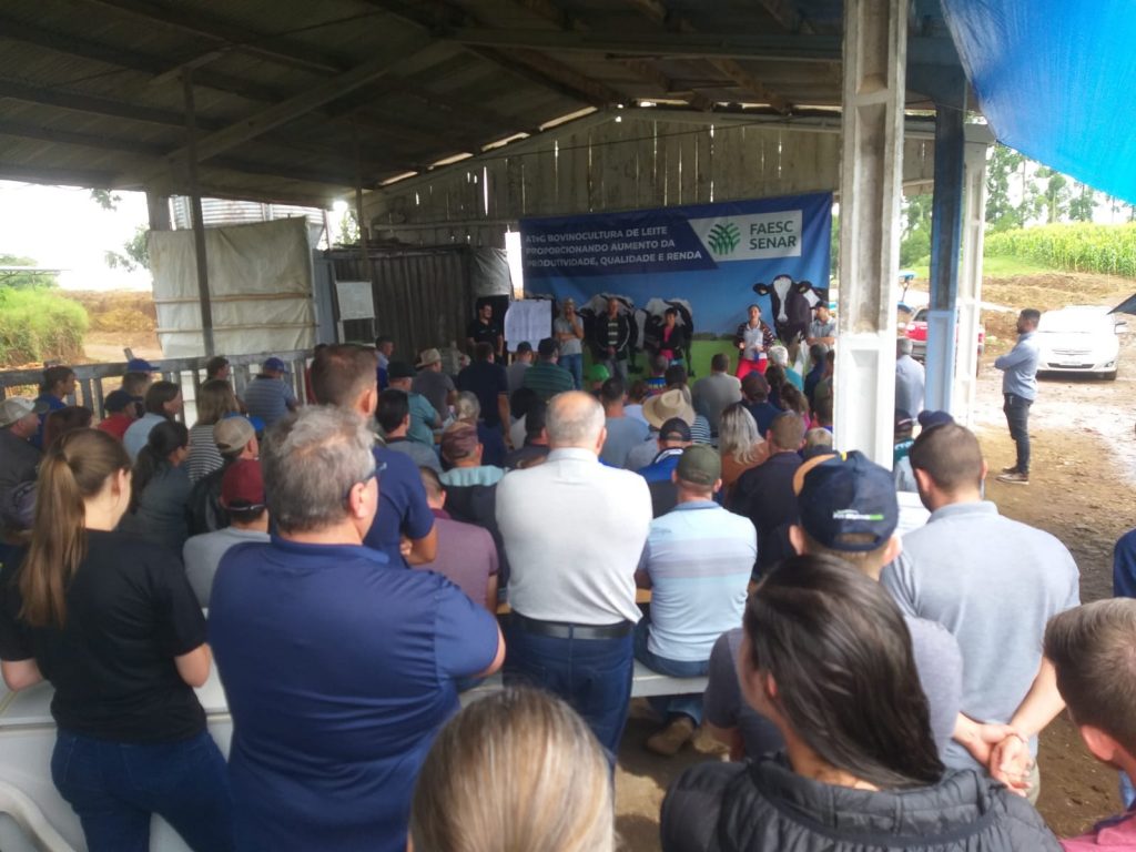 Dia de campo de Bovinocultura de leite foi um sucesso (Foto: divulgação Sistema Faesc/Senar-SC).