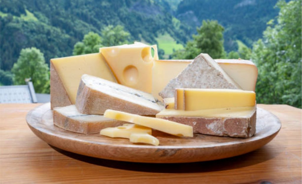 Minas. A recomendação é consumir o queijo de forma distribuída na dieta, em lanches ou ralado na salada.