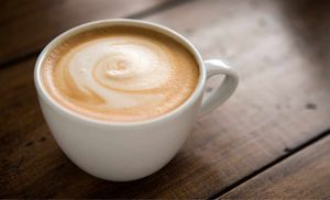 cafe. ☕ Misturar leite ao café pode ser o segredo para mais energia, menos ansiedade e uma imunidade reforçada, segundo novas pesquisas.