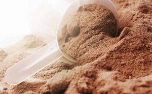 Journal of the American College of Nutrition” descobriu que o consumo de whey protein antes das refeições pode levar a uma redução significativa no consumo calórico total durante o dia. Whey Protein.