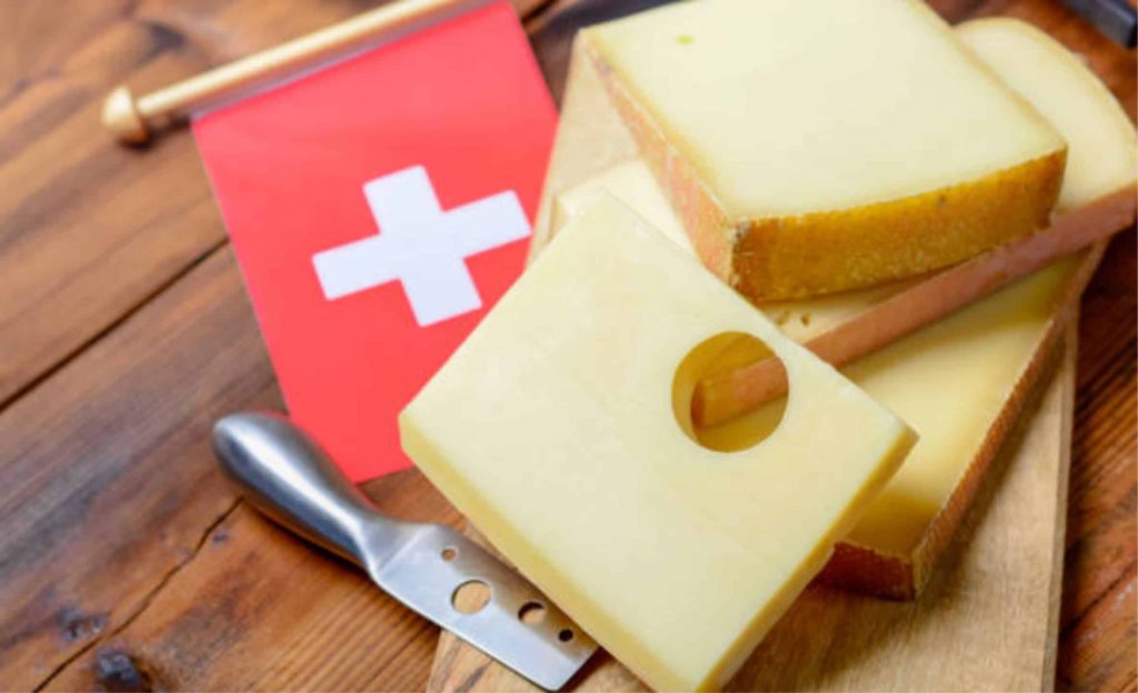 Koller, diretor da Swissmilk, disse que é importante continuar produzindo queijo suíço para os consumidores suíços.