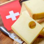 Koller, diretor da Swissmilk, disse que é importante continuar produzindo queijo suíço para os consumidores suíços.