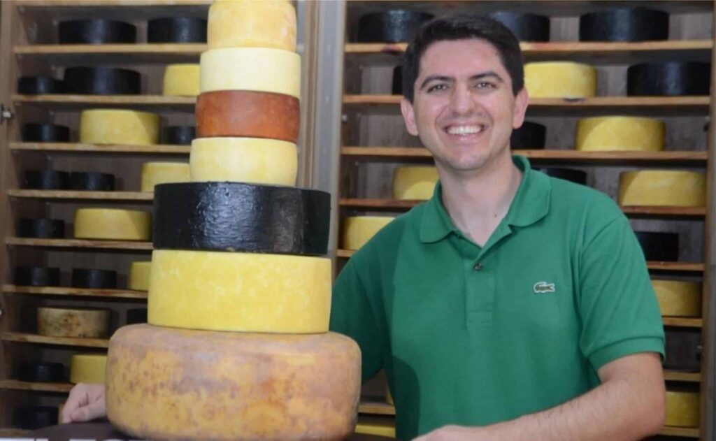 palestra de abertura do evento, “O Poder do Queijo no Turismo”, proferida por Osvaldo Martins de Barros Filho, entusiasta do famoso queijo imperial de Alagoa (MG).