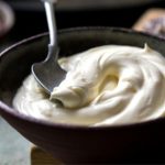 diabetico| Entre os muitos alimentos que requerem consideração específica está o creme de leite, um ingrediente comum em diversas receitas.