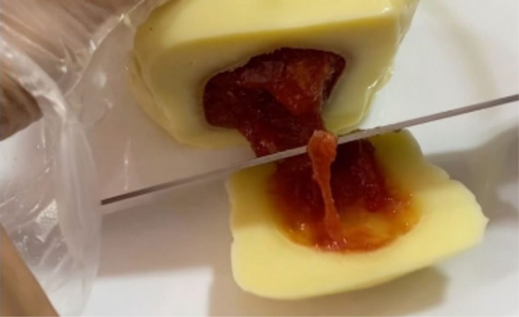 Um vídeo de queijo recheado de goiabada sendo cortado alcançou 8,2 milhões de visualizações no Instagram da Decanto Suaçuí.