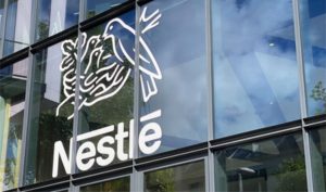 A Nestlé Brasil é uma companhia que vem acelerando a indústria 4.0 no Brasil com investimentos em iniciativas para conectar, monitorar e extrair dados em tempo real das cerca de 300 linhas de produção que operam em 14 fábricas da empresa espalhadas pelo país.