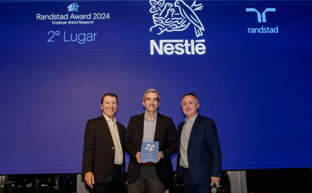 Enrique Rueda, VP de RH e Compliance da Nestlé, entre Wladimir Parada e Fabio Battaglia, da Randstad - marcas