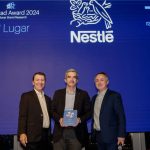 Enrique Rueda, VP de RH e Compliance da Nestlé, entre Wladimir Parada e Fabio Battaglia, da Randstad - marcas