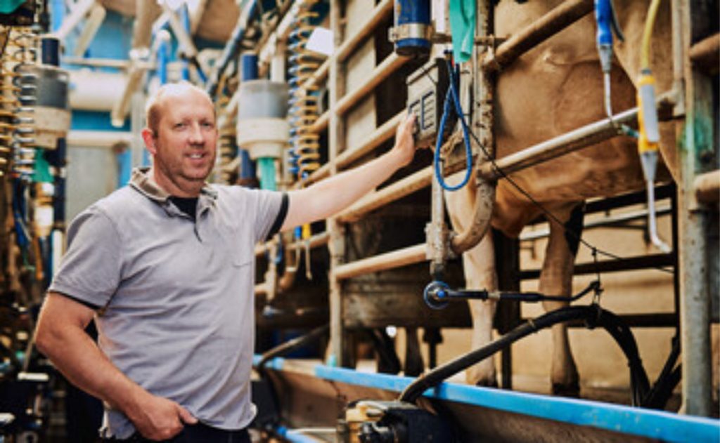 “Ter uma propriedade, extrair leite, ser um produtor rural, às vezes a gente até consegue. O grande desafio é administrar isso como um negócio, administrar como uma empresa, administrar gerando resultados”