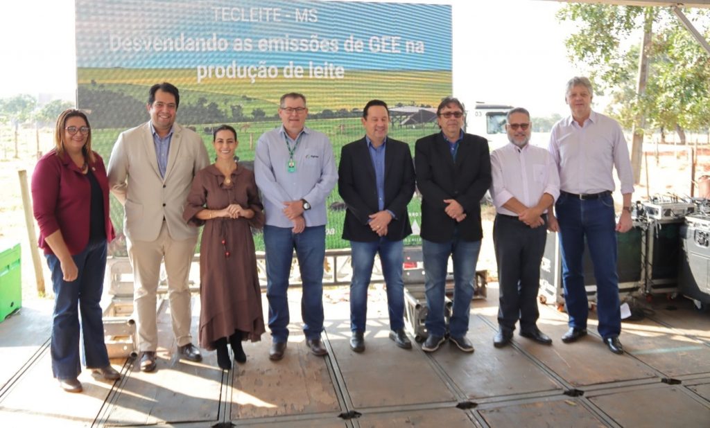 Carbono, O dia de campo reúne mais de 350 pessoas, e visa promover a transferência de tecnologias para produtores de leite do Estado. Inédita em Mato Grosso do Sul