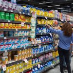 Brasil-Legenda: A frequência maior de produtos similares nos supermercados pode confundir consumidores Foto: Fabiane de Paula