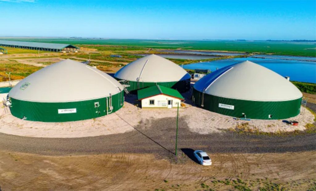 Las Tres Niñas. A construção de um novo biodigestor completa e complementa o sistema de economia circular, capturando metano para a geração de eletricidade e biofertilizantes.