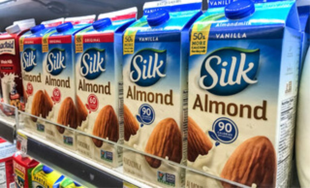 Listeria, A gigante alimentícia francesa Danone, dona da marca Silk, disse em seu site que as bebidas recolhidas foram feitas em uma unidade de fabricação terceirizada.