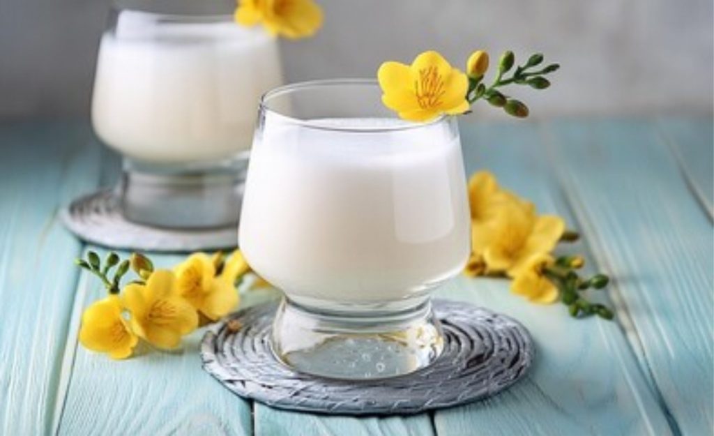 Entre 2022 e 2023, o consumo de leite lácteo diminuiu 4%, enquanto o consumo de bebida vegetal não lácta aumentou 5%, informa a Mintel.