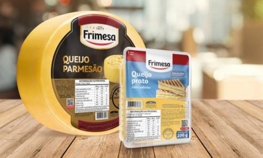 De sabor intenso, levemente picante e salgado, o Parmesão tem textura firme, quebradiça e granulada.