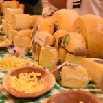 Blumenau, Além de conhecer e degustar os queijos na feira gastronômica, o público também poderá aprender mais sobre o produto.