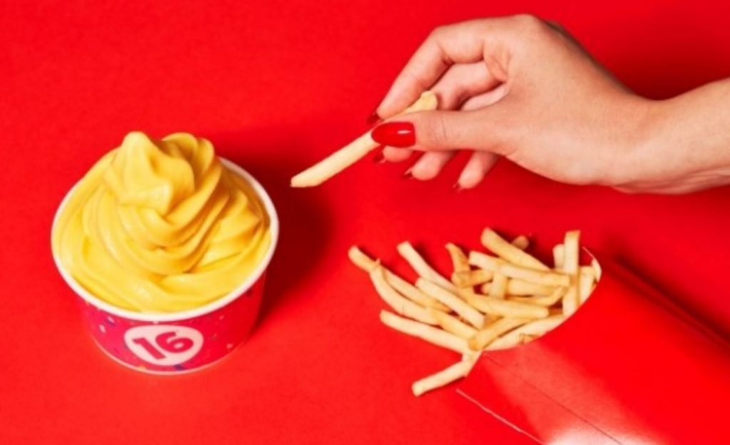 O iogurte congelado French Fry é uma das primeiras incursões da 16 Handles em sabores salgados de sorvete. Imagem fornecida por 16 Handles