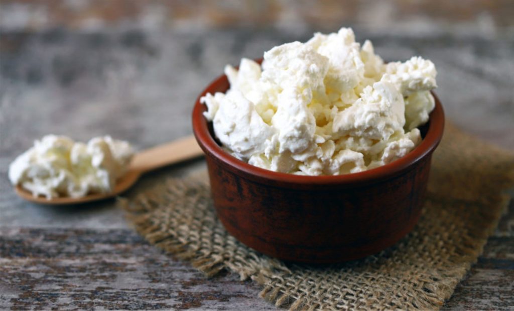 É utilizado também para molhos de saladas e mesmo como sobremesas, tais como bolos ou semifrios. Pode ser ainda incluído em pratos principais como lasanhas, tortas ou quiches. Quark