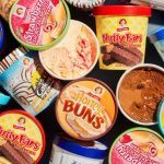 A Hudsonville Ice Cream fez uma parceria com a McKee Foods Corp. para lançar uma linha de sabores de sorvete com os bolos da marca Little Debbie.