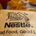 Saída inesperada do CEO da Nestlé levanta preocupações sobre impacto no consumo de marcas premium