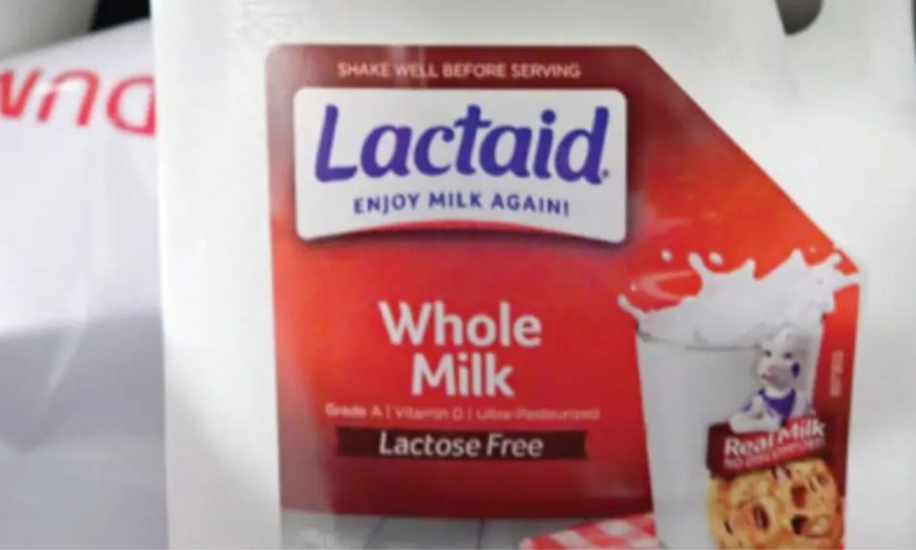 A HP Hood LLC, proprietária da marca Lactaid, emitiu um recall voluntário após a descoberta de que alguns lotes de leite poderiam conter vestígios de amêndoa, uma informação não listada nos rótulos dos produtos.