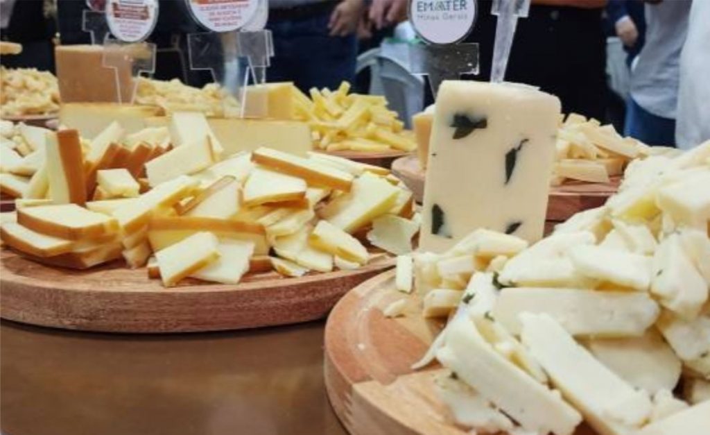 A premiação dos vencedores do Concurso Estadual dos Queijos Artesanais de Minas Gerais ocorreu no Serro, durante a Festa do Queijo. campeões