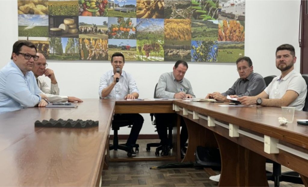 Reunião da Câmara Setorial da Cadeia Produtiva do Leite e Derivados ocorreu de forma híbrida - Foto: Cassiane Osório/Seapi