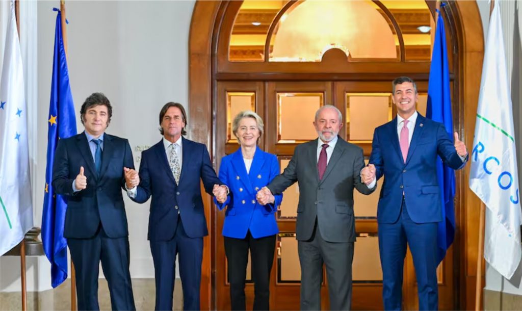 Mercosul. Ursula von der Leyen com (a partir da esquerda) Javier Milei, da Argentina, Luis Lacalle Pou, do Uruguai, Luiz Inácio Lula da Silva, do Brasil, e Santiago Peña, do Paraguai. (© Copyright União Europeia - 2024)