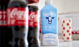 Aposta da Coca-Cola em leite premium impulsiona crescimento além do refrigerante |A Fairlife, marca de rápido crescimento, tornou-se crucial para a mudança da Coca-Cola de busca de maior diversificação e expansão com bebidas saudáveis