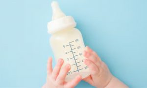 Esqueça só a caseína e a lactoferrina — a osteopontina é a nova aposta no setor de laticínios produzidos por fermentação de precisão. (Imagem: Getty/FotoDuets)
