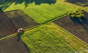 Segundo dados da CNA (Confederação da Agricultura e Pecuária do Brasil), o crédito rural oficial movimentou mais de R$ 400 bilhões no ciclo 2023/2024
