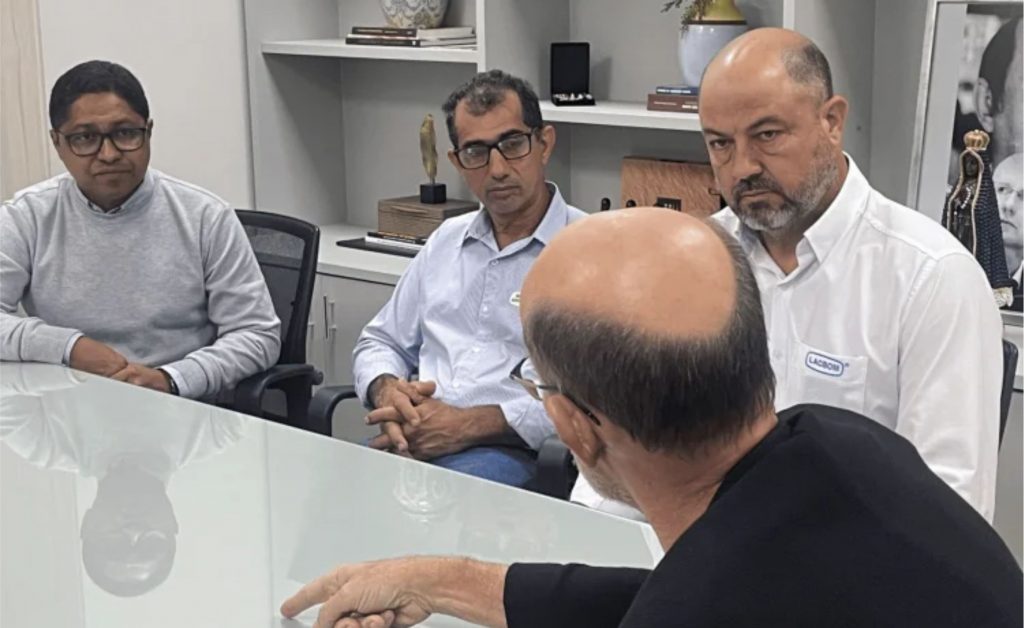 Durante a agenda, o diretor-presidente Sílvio Henrique entregou a reivindicação de caminhões para os serviços de logística da cooperativa. Coopnoroeste