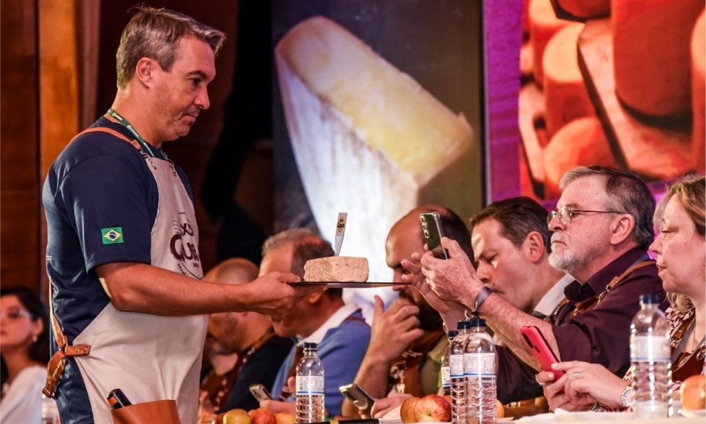 Queijo. O corpo de jurados é formado por profissionais altamente qualificados da Argentina, Brasil, Chile, Itália, Peru, Portugal e Uruguai.