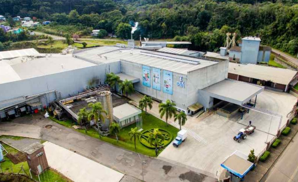 A Piá tem uma indústria inaugurada na década passada com capacidade de industrialização de 1 milhão de litros. No auge, chegou a bater a marca de 680 mil litros. Hoje, a ocupação gira na faixa de 25%.