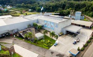 A Piá tem uma indústria inaugurada na década passada com capacidade de industrialização de 1 milhão de litros. No auge, chegou a bater a marca de 680 mil litros. Hoje, a ocupação gira na faixa de 25%.