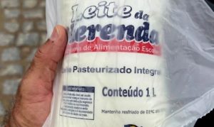 A investigação indica que o produto adulterado era distribuído tanto via o Leite de Todos quanto em contratos paralelos com a Secretaria de Educação e Esportes de Pernambuco.