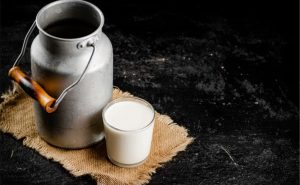 🥛 Mercado lácteo de Goiás recua 3,08% em agosto, com quedas em derivados e única alta no leite UHT integral.