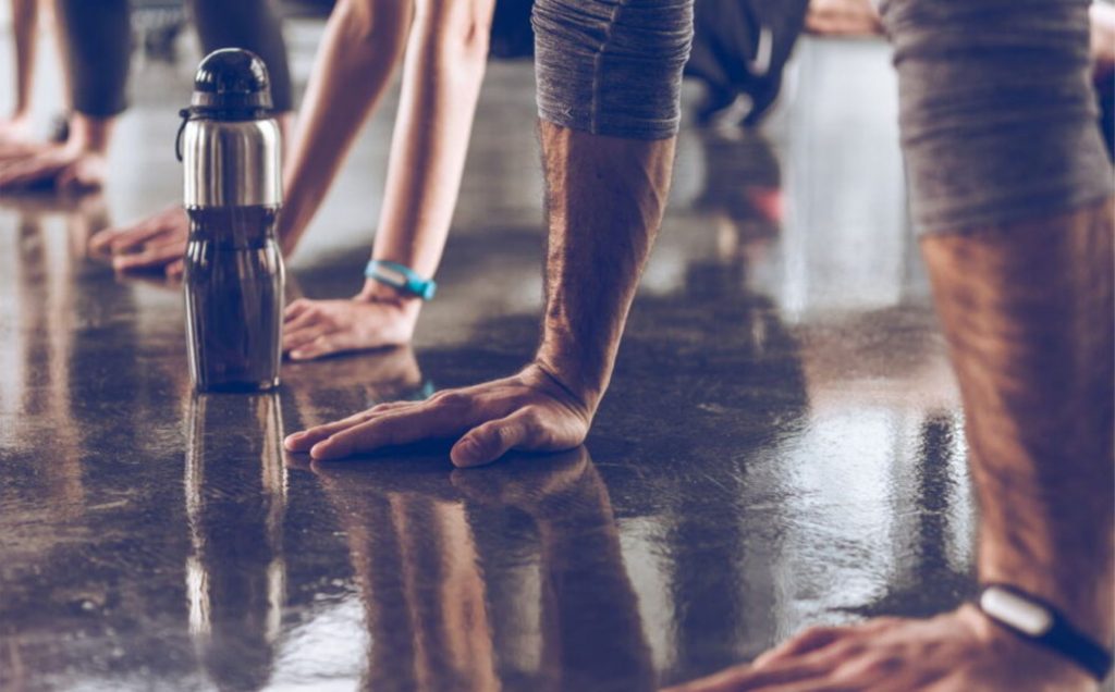 Essa combinação é especialmente importante para atletas, que submetem o corpo a impacto repetitivo e exigem maior resistência óssea. Cacau