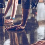 Essa combinação é especialmente importante para atletas, que submetem o corpo a impacto repetitivo e exigem maior resistência óssea. Cacau