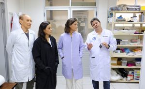 Inventores explicam que o catalisador otimiza as reações, diminuindo o gasto energético – Foto: Cícero Oliveira – Agecom/UFRN