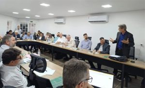 Programa Mais Leite Saudável enfrenta incertezas com a CBS; produtores e indústrias pressionam por definição antes da reforma.