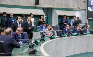 Assembleia Legislativa do Ceará debate desafios do leite e apresenta medidas como conselho setorial e laboratório para fortalecer o setor.