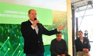 Presidente da Febrac, Marcos Tang foi um dos painelistas sobre o tema | Foto: Fabiano do Amaral. Leite
