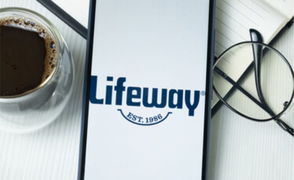 Danone desistiu de comprar a Lifeway Foods, provocando forte queda nas ações; a empresa promete seguir focada em seu crescimento.