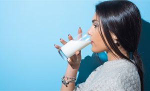 🌟 Estudos mostram que o leite ajuda na prevenção de doenças crônicas e desmente mitos sobre sua relação com obesidade.