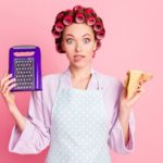 😲 Como o queijo parmesão é feito surpreende até fãs do produto 1 🧫 O queijo parmesão tradicional leva coalho obtido do estômago de bezerros, mas versões vegetais e microbianas começam a ganhar mercado.