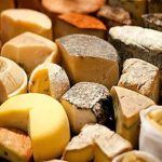 Descubra segredos milenares e curiosidades surpreendentes sobre o queijo.