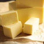 Manteiga e queijos recuam, pó de leite se arrasta e novembro promete calma após a tempestade de preços. ⚖️ europeu