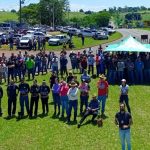 Crise do leite: caravanas do Paraná pedem socorro em Brasília 🥛⚠️ 1 Produtores do Paraná se mobilizam em Brasília contra a queda do preço do leite.